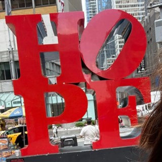 HOPE-Skulptur von Robert Indiana in New York